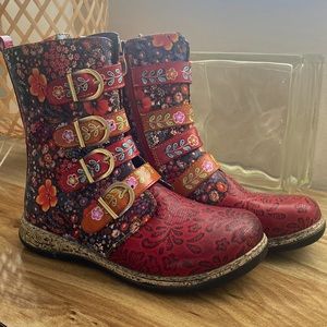 Super funky women’s retro floral boots, zippered